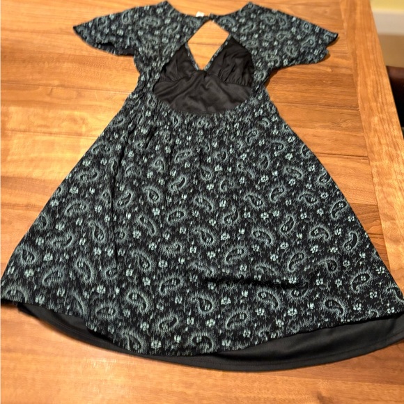 BP Black and White Paisley V-Neck Flutter Sleeve Dress 90s “skater dress” vibes - Picture 3 of 17